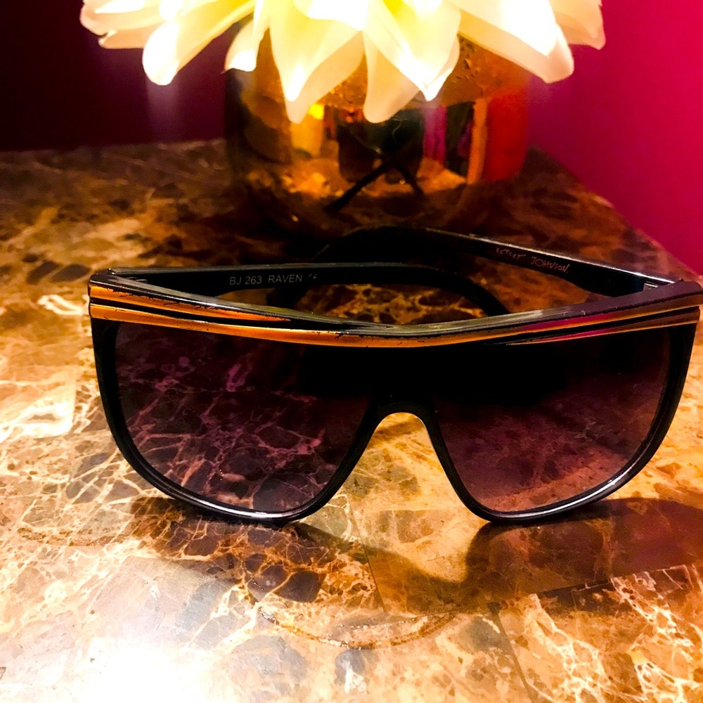 🖤Betsey Johnson Sunglasses🖤